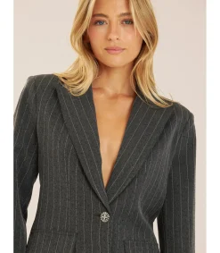 Alma en Pena Chaquetas|BLAZER RAYA DIPLOMÁTICA DETALLES