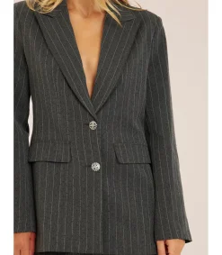 Alma en Pena Chaquetas|BLAZER RAYA DIPLOMÁTICA DETALLES